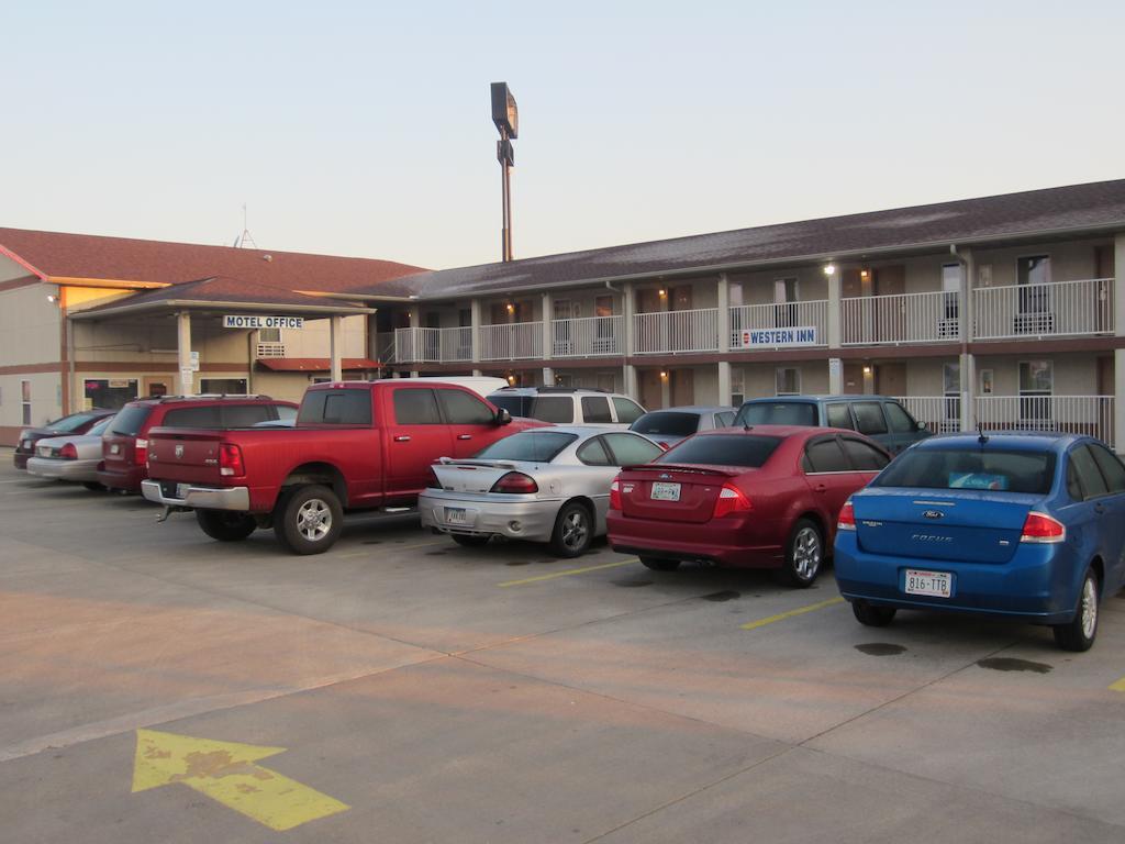 First Western Inn - Fairmont City Esterno foto