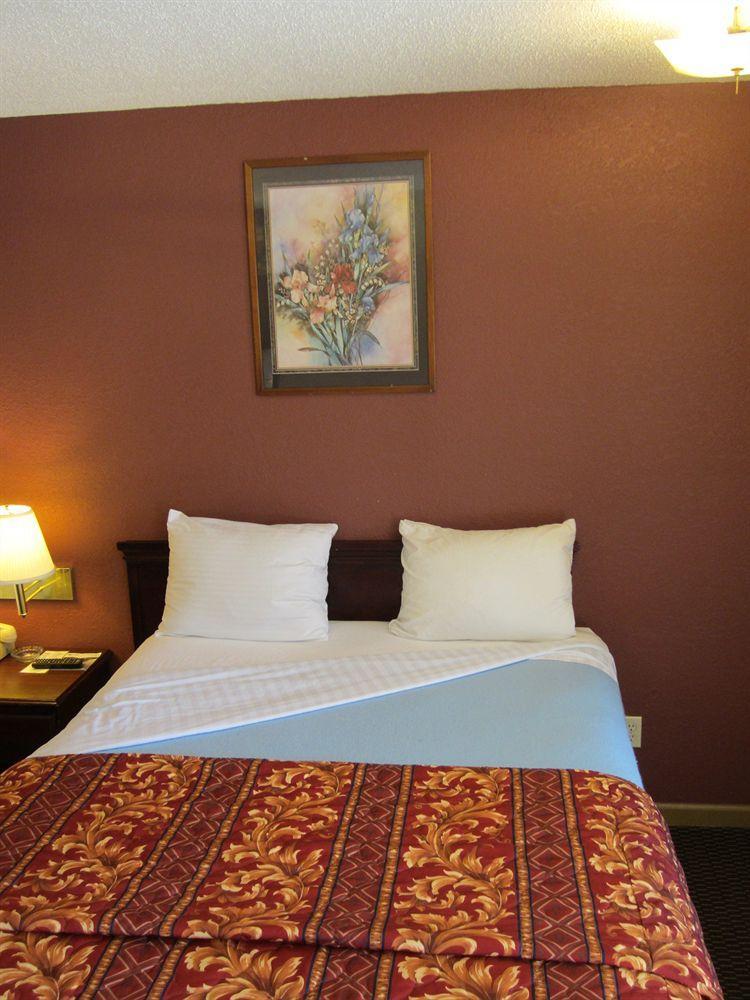 First Western Inn - Fairmont City Esterno foto