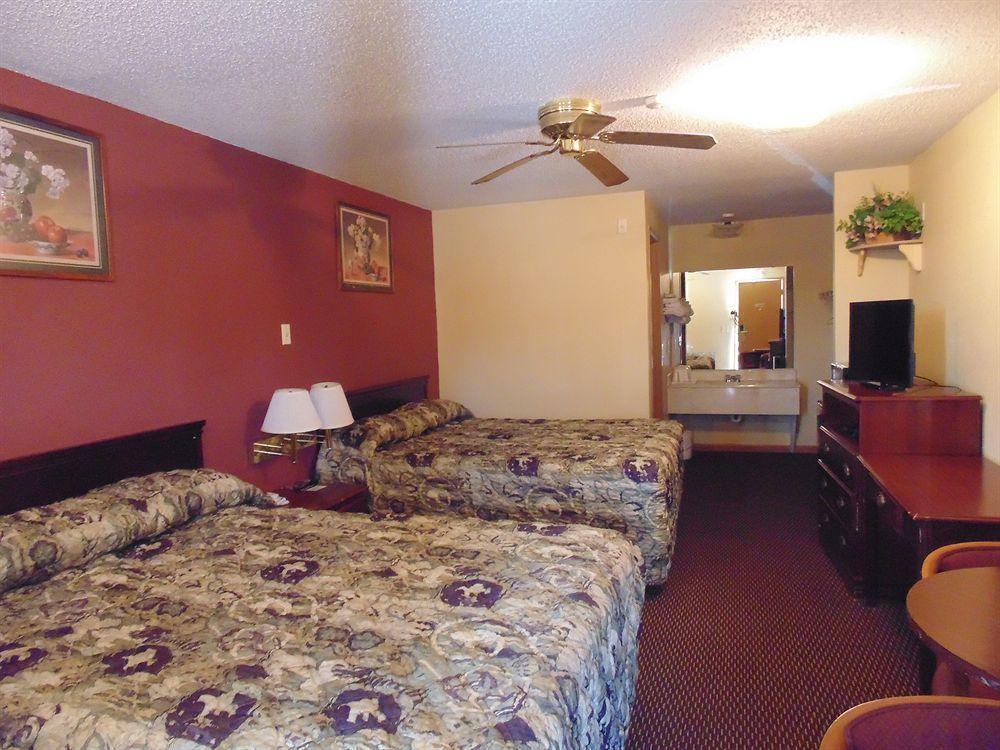 First Western Inn - Fairmont City Esterno foto