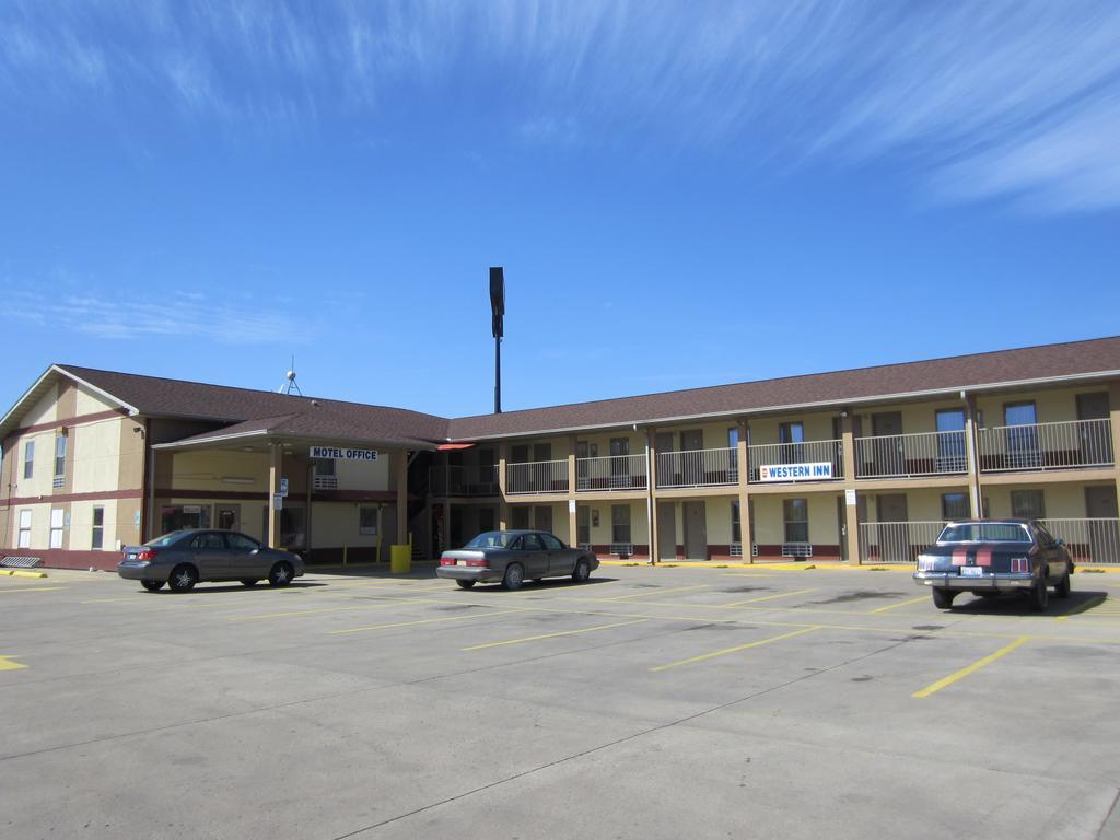 First Western Inn - Fairmont City Esterno foto