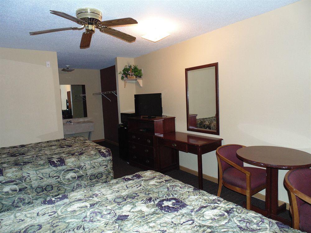 First Western Inn - Fairmont City Esterno foto