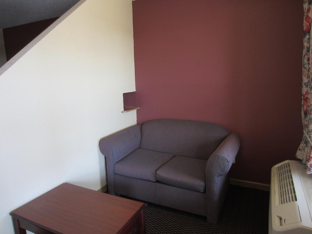 First Western Inn - Fairmont City Esterno foto