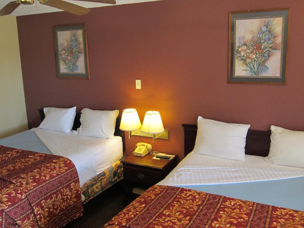 First Western Inn - Fairmont City Esterno foto