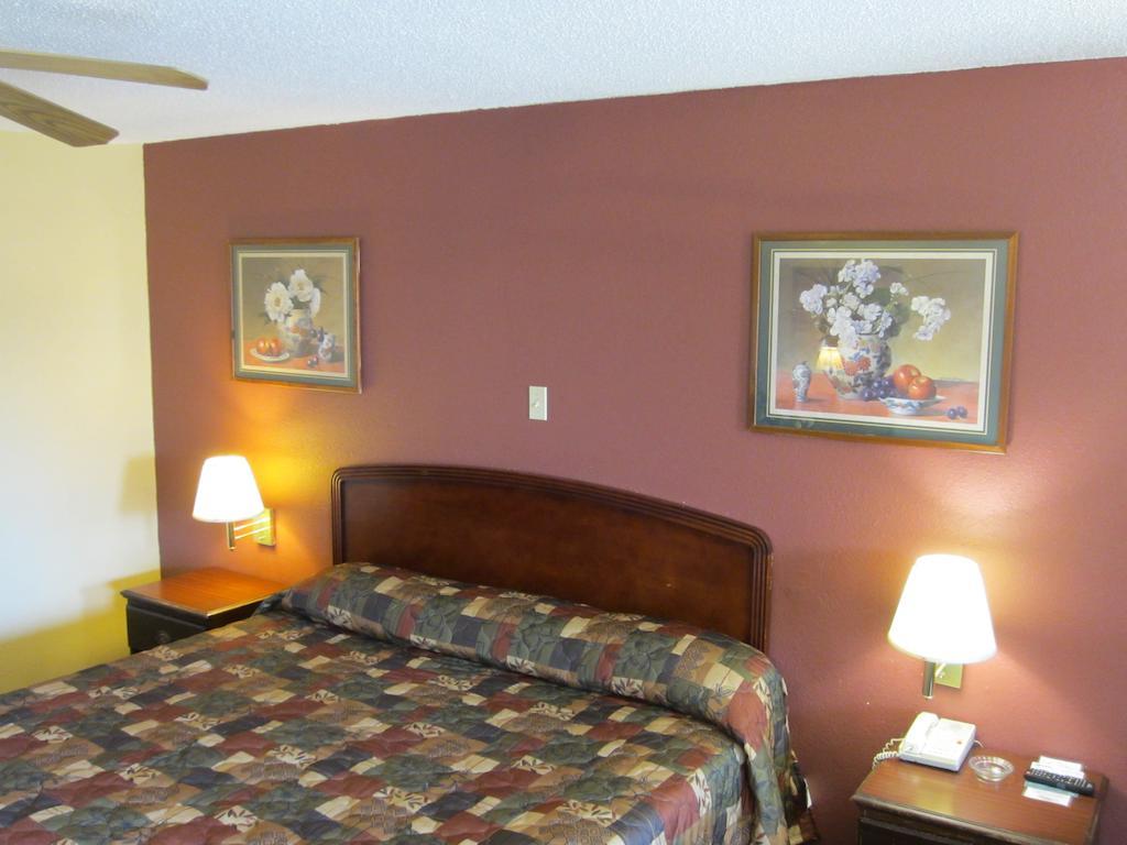 First Western Inn - Fairmont City Esterno foto