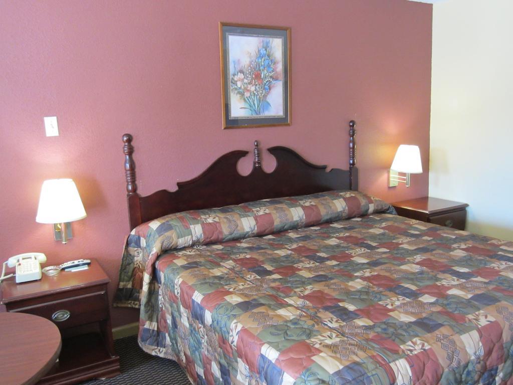 First Western Inn - Fairmont City Esterno foto
