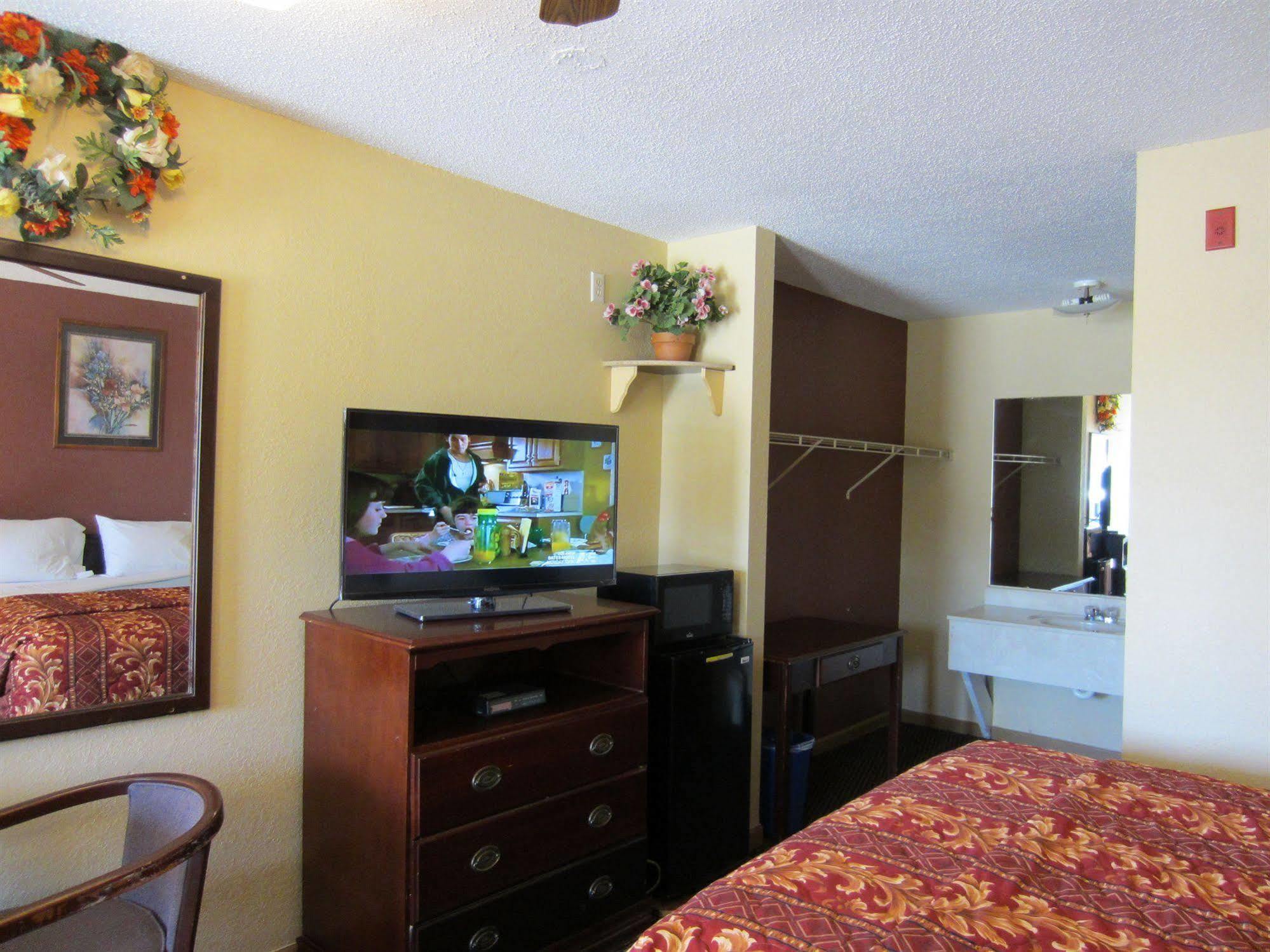First Western Inn - Fairmont City Esterno foto