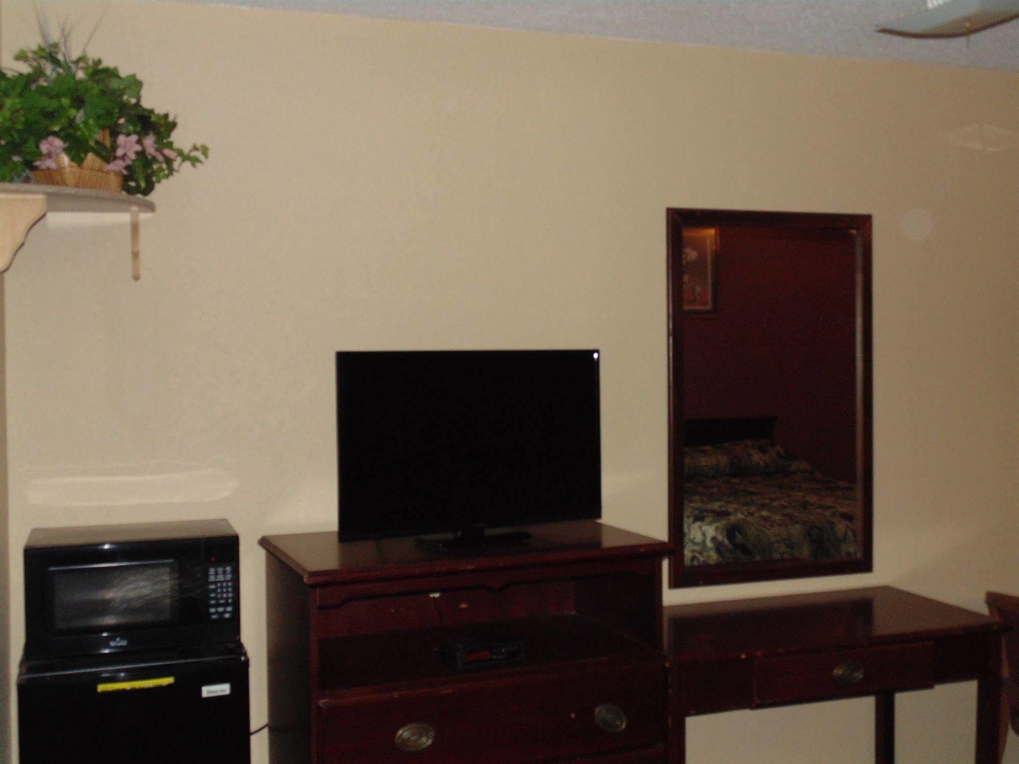 First Western Inn - Fairmont City Esterno foto