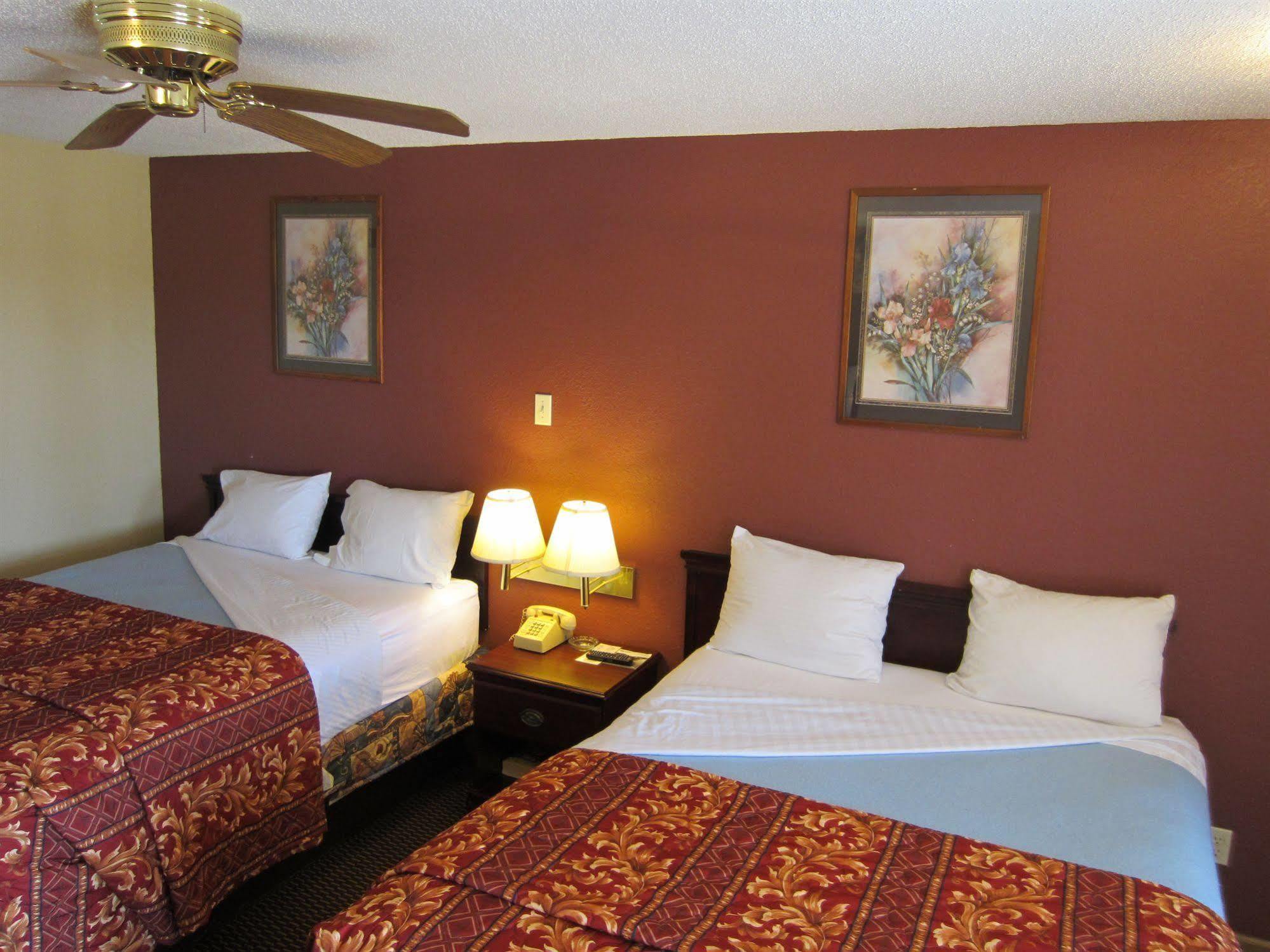 First Western Inn - Fairmont City Esterno foto