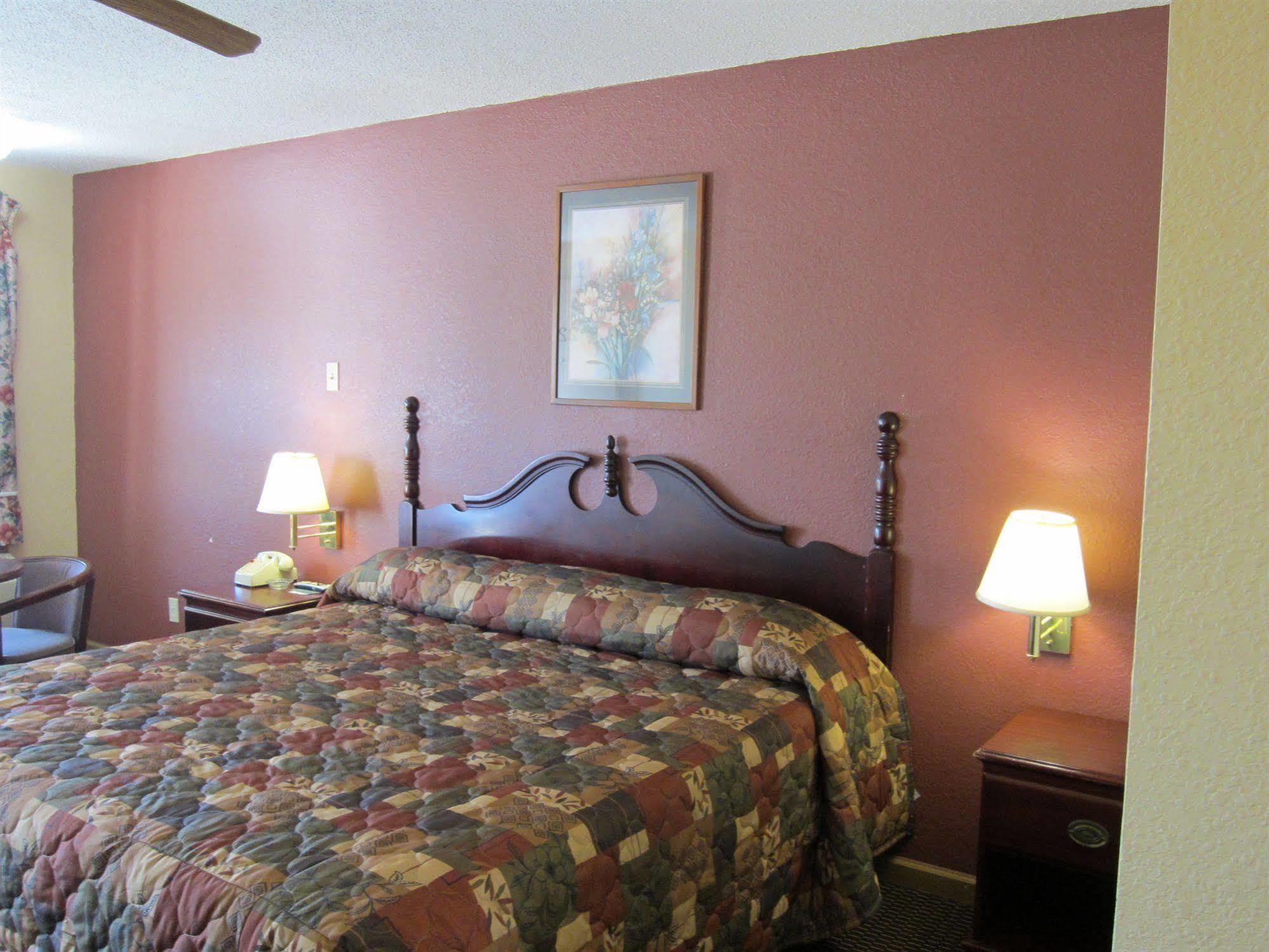 First Western Inn - Fairmont City Esterno foto