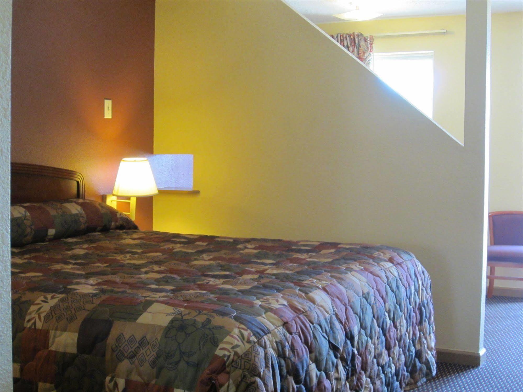 First Western Inn - Fairmont City Esterno foto