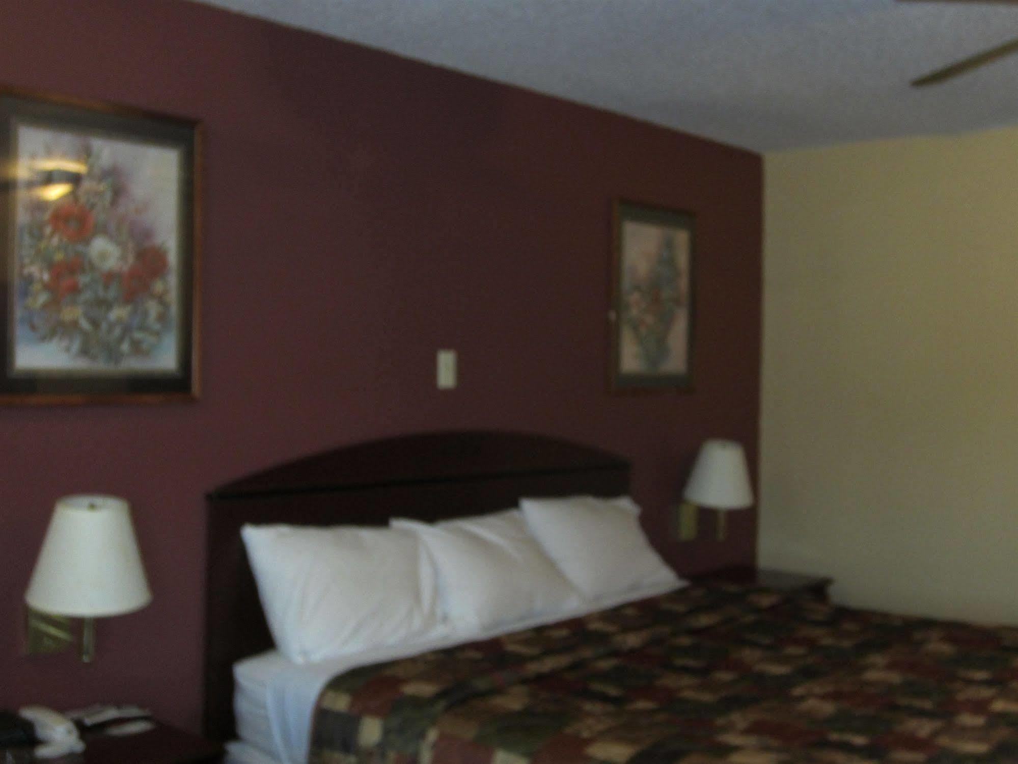 First Western Inn - Fairmont City Esterno foto