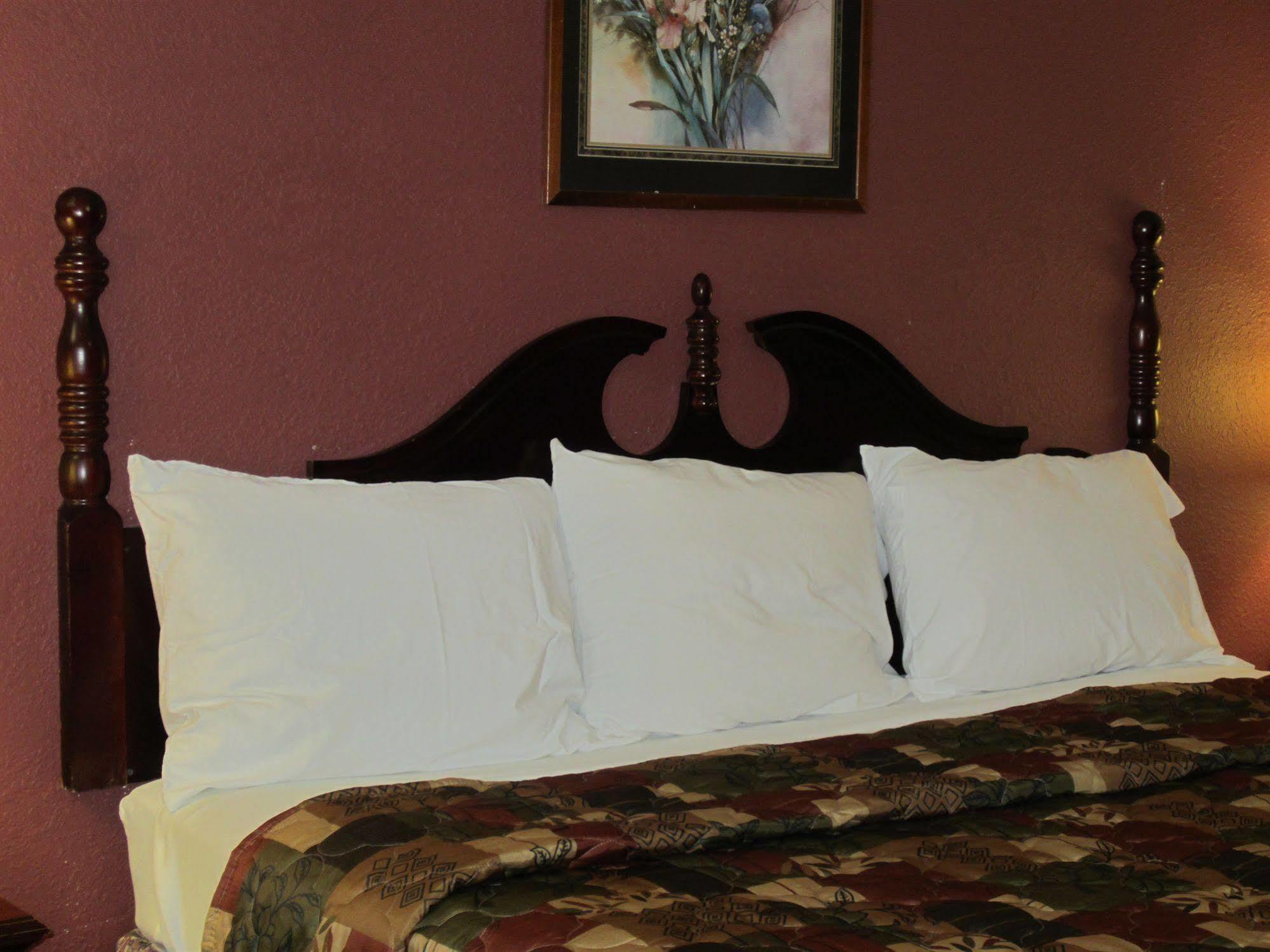 First Western Inn - Fairmont City Esterno foto