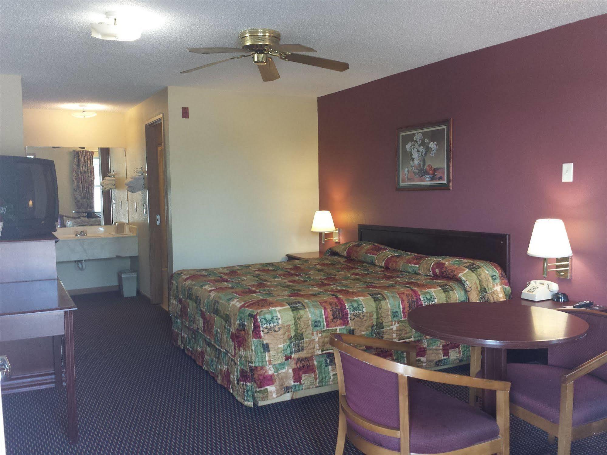 First Western Inn - Fairmont City Esterno foto