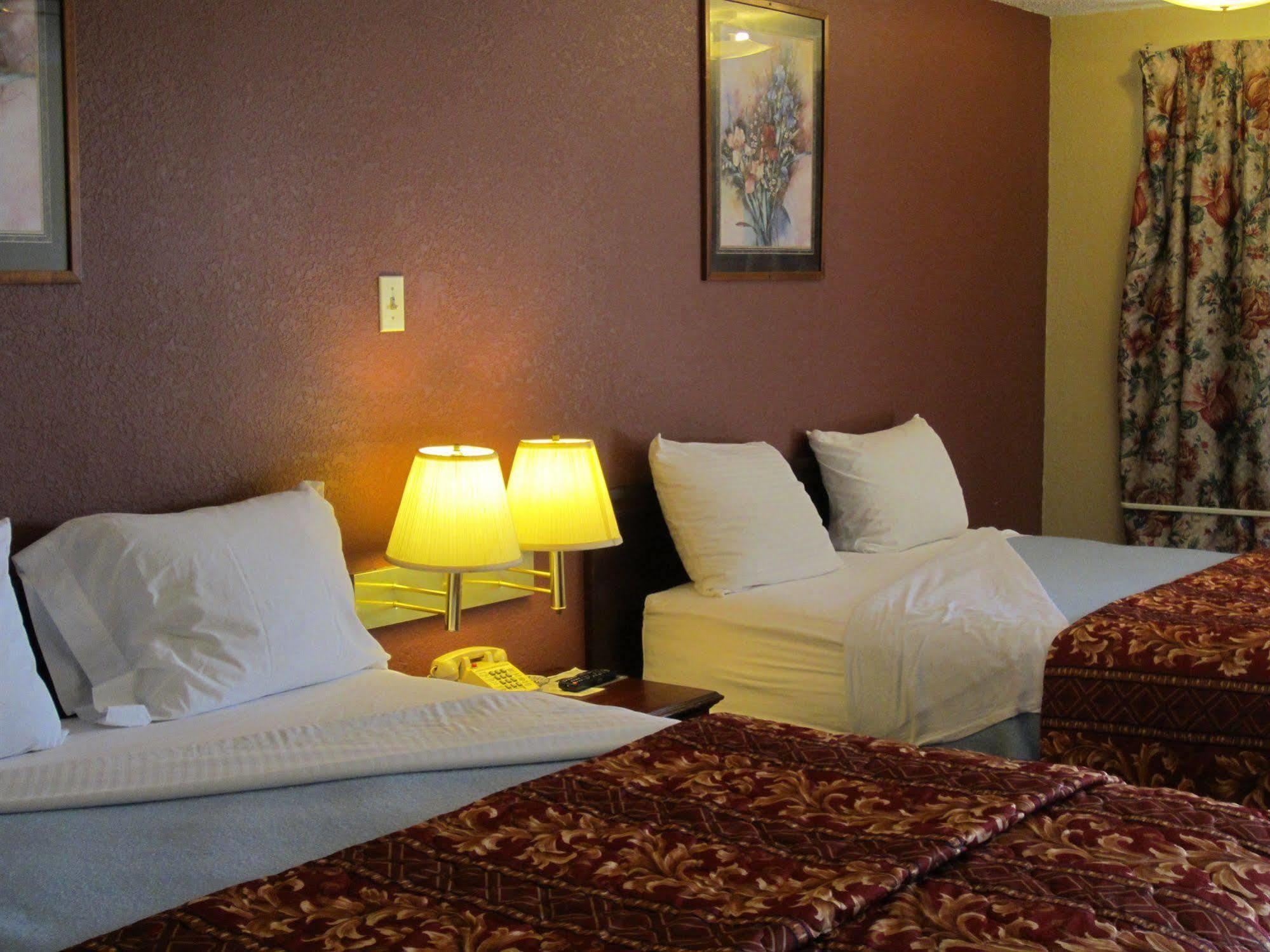 First Western Inn - Fairmont City Esterno foto